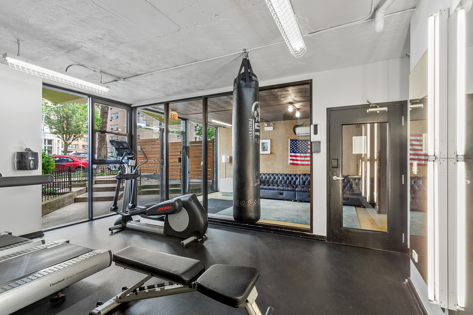 6134 N Kenmore Avenue 205