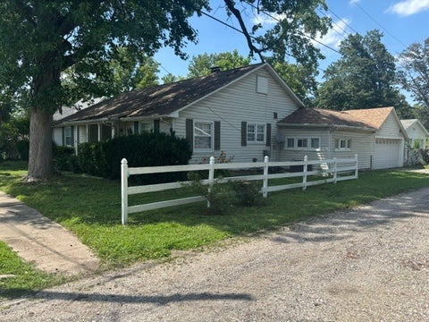 Tiny photo for 810 E 7th Street, Centralia, IL 62801 (MLS # 12695444)