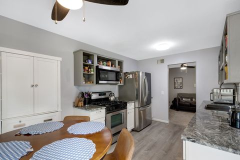 Tiny photo for 275 Wilmette Court #A2, Schaumburg, IL 60193 (MLS # 12645847)