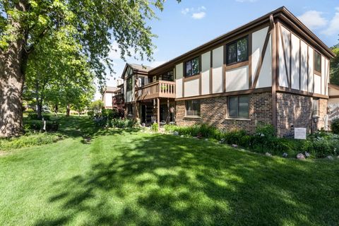 Tiny photo for 275 Wilmette Court #A2, Schaumburg, IL 60193 (MLS # 12645847)