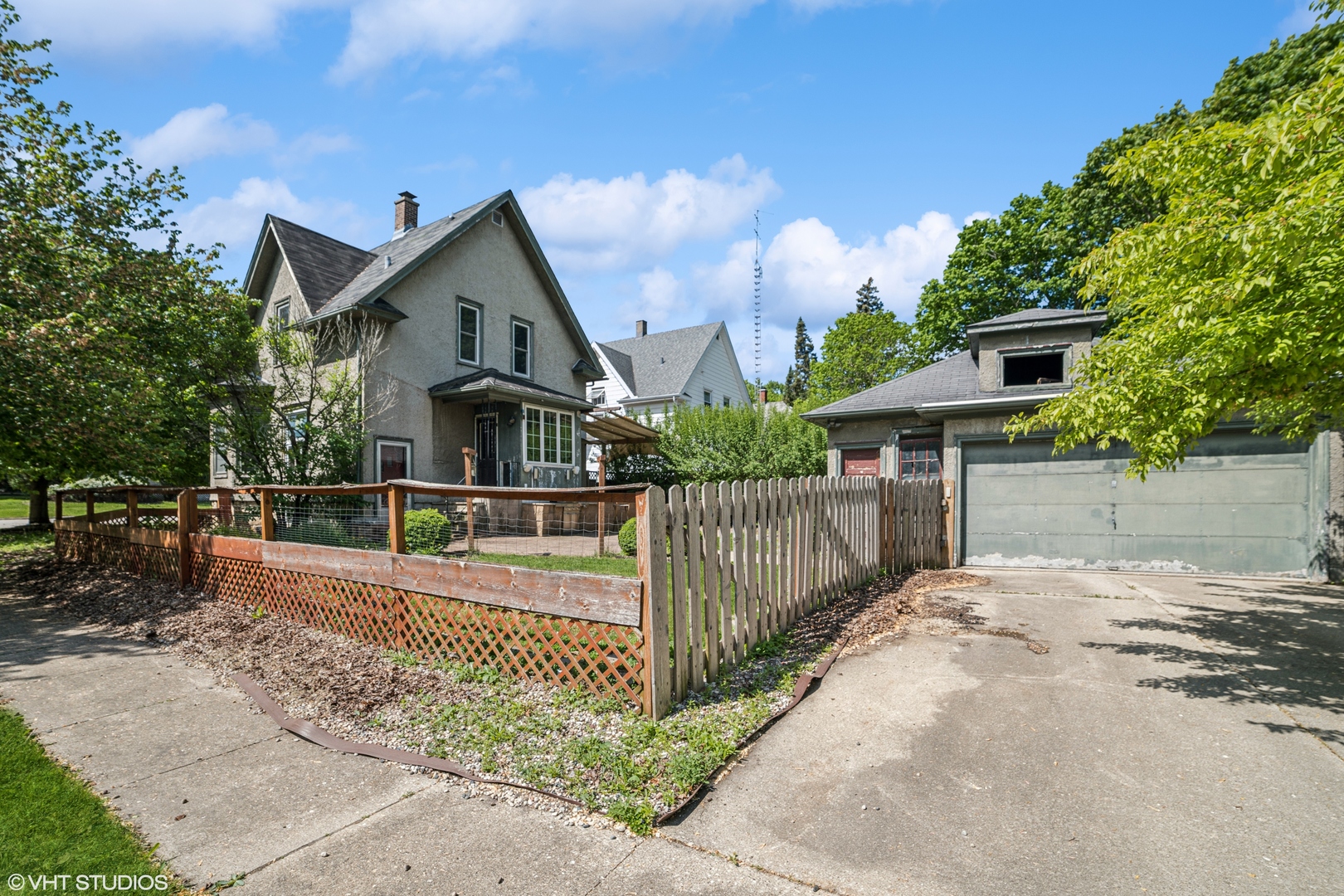 827 Lewis Street