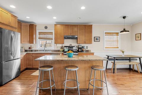 Tiny photo for 6714 N Ionia Avenue, Chicago, IL 60646 (MLS # 12615995)