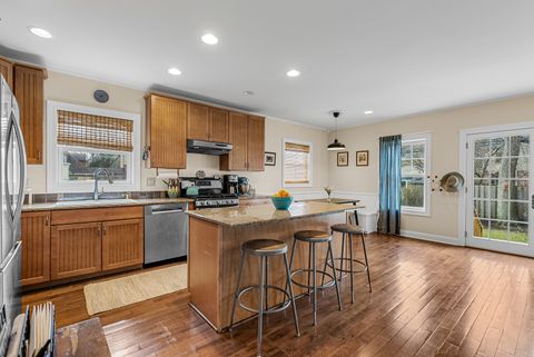 Tiny photo for 6714 N Ionia Avenue, Chicago, IL 60646 (MLS # 12615995)