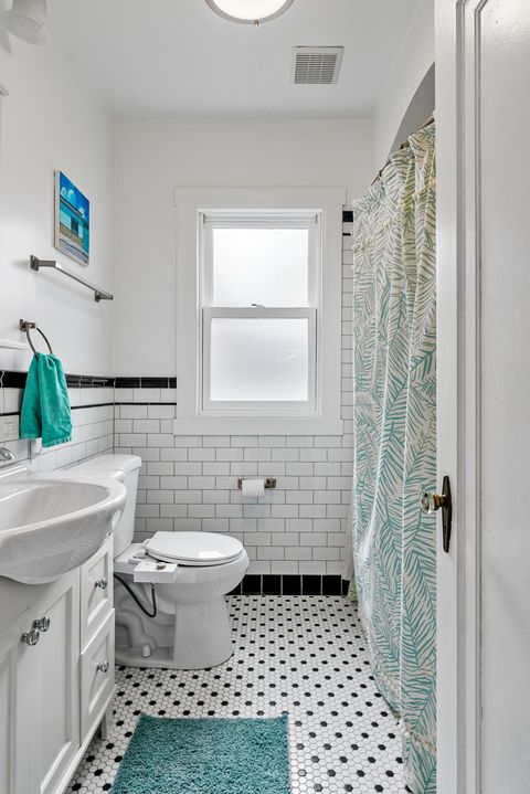 Tiny photo for 6714 N Ionia Avenue, Chicago, IL 60646 (MLS # 12615995)
