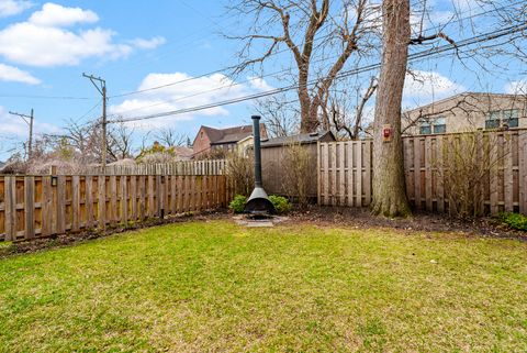 Tiny photo for 6714 N Ionia Avenue, Chicago, IL 60646 (MLS # 12615995)