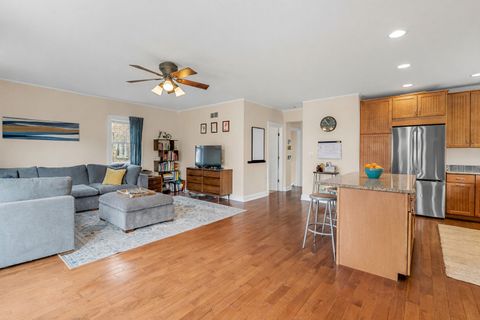 Tiny photo for 6714 N Ionia Avenue, Chicago, IL 60646 (MLS # 12615995)