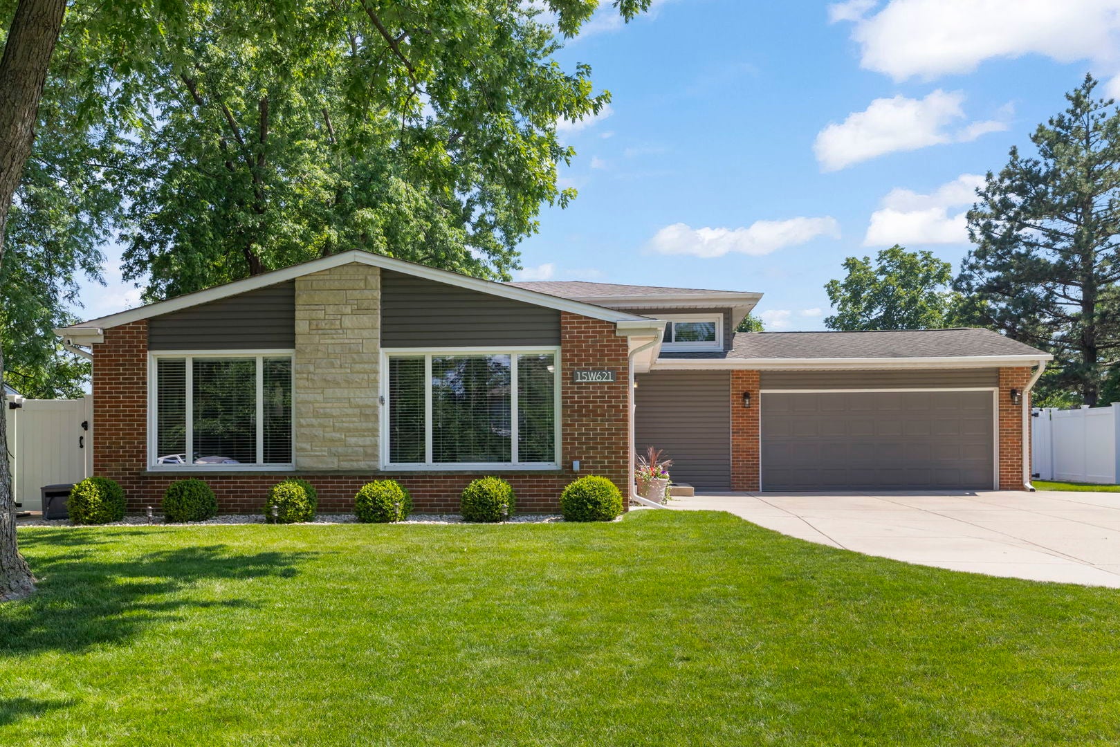 15W621 Diversey Avenue