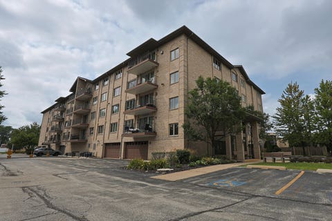 Tiny photo for 9510 S KOLMAR Avenue #212, Oak Lawn, IL 60453 (MLS # 12726921)