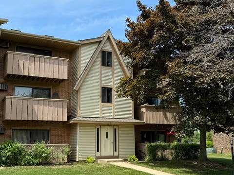 Photo of 5 Cedar Court #18, Vernon Hills, IL 60061 (MLS # 12654458)