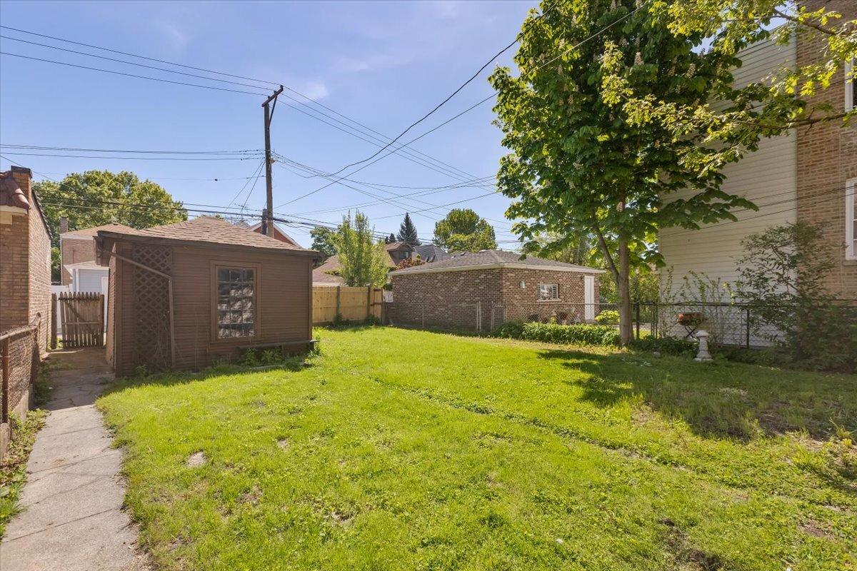 6515 N MAPLEWOOD Avenue