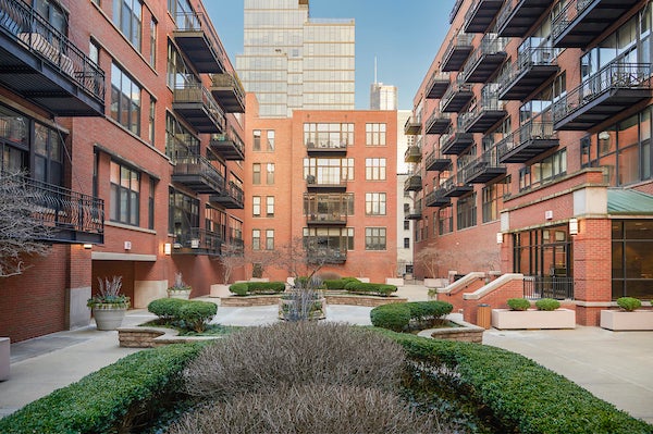 333 W HUBBARD Street 610-611