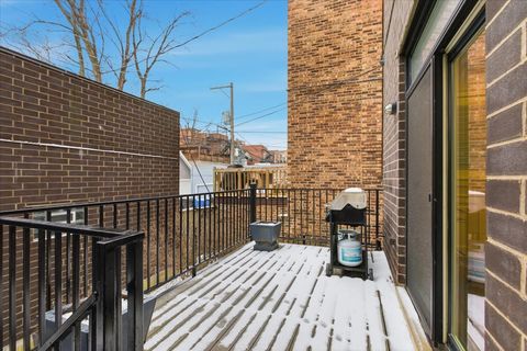 Tiny photo for 850 W Lill Avenue #1, Chicago, IL 60614 (MLS # 12549046)