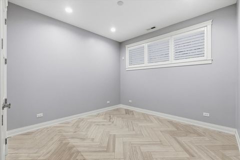 Tiny photo for 850 W Lill Avenue #1, Chicago, IL 60614 (MLS # 12549046)