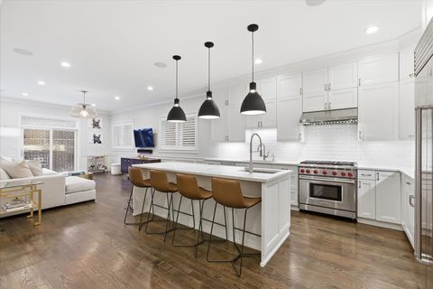 Tiny photo for 850 W Lill Avenue #1, Chicago, IL 60614 (MLS # 12549046)