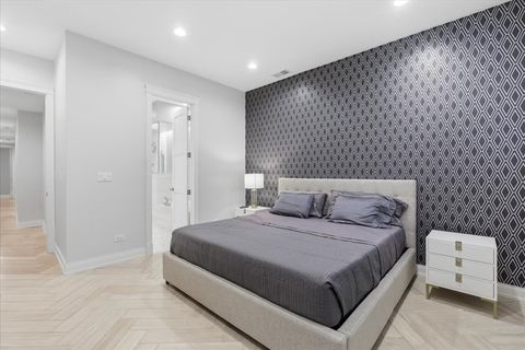 Tiny photo for 850 W Lill Avenue #1, Chicago, IL 60614 (MLS # 12549046)