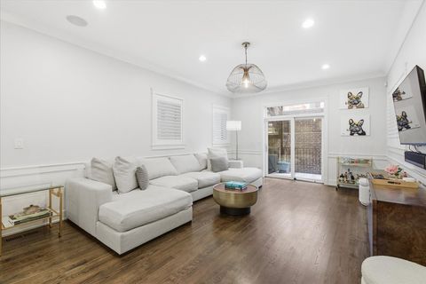 Tiny photo for 850 W Lill Avenue #1, Chicago, IL 60614 (MLS # 12549046)