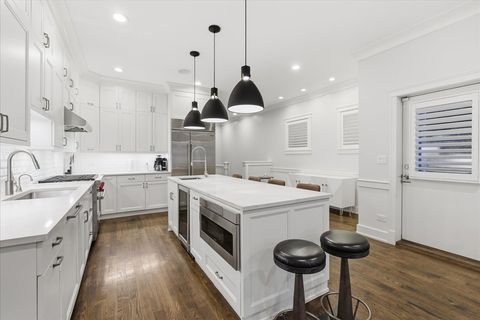 Tiny photo for 850 W Lill Avenue #1, Chicago, IL 60614 (MLS # 12549046)