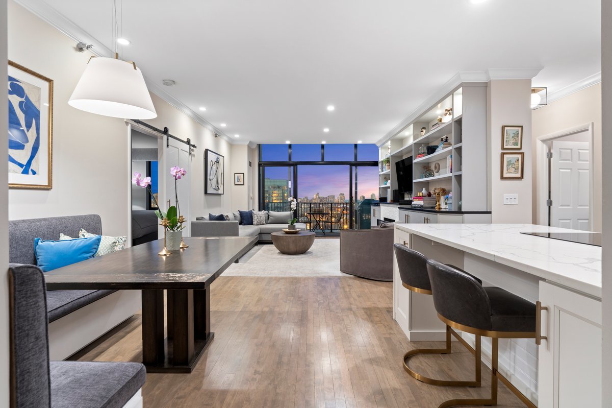 435 W Erie Street 2104