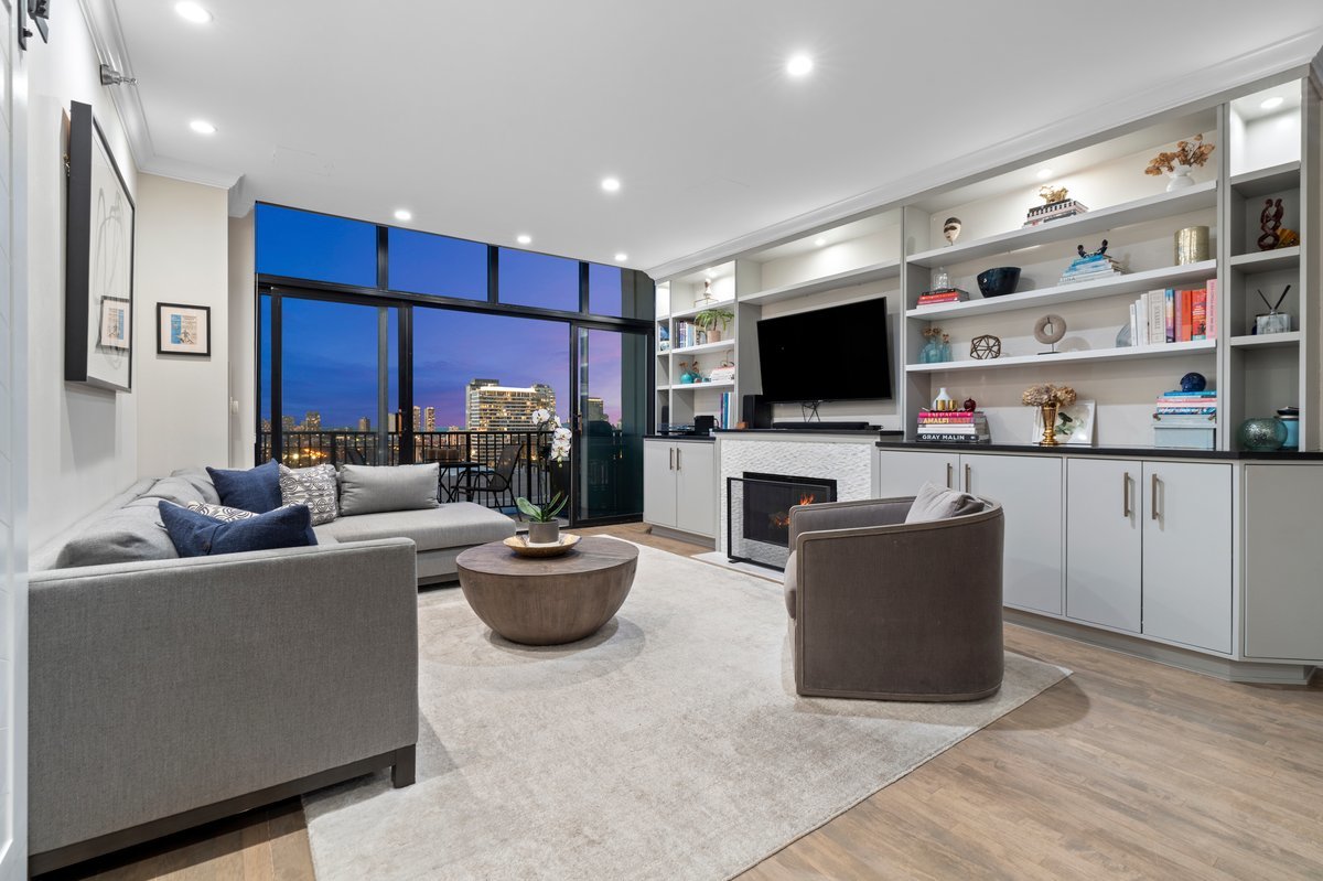 435 W Erie Street 2104