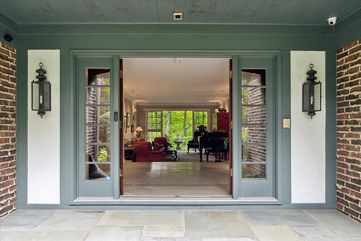 1213 Turicum Road
