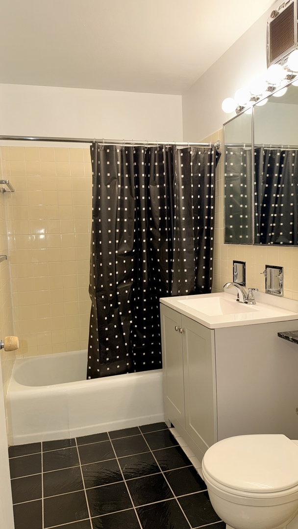Chicago, Illinois 60610, United States, ,1 BathroomBathrooms,Residential,Active,219920