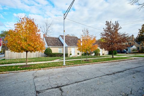 Tiny photo for 5955 N Keating Avenue, Chicago, IL 60646 (MLS # 12497958)