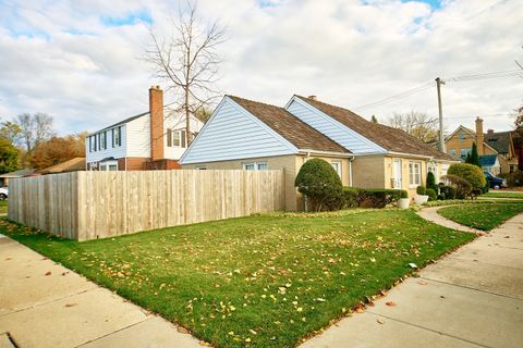 Tiny photo for 5955 N Keating Avenue, Chicago, IL 60646 (MLS # 12497958)