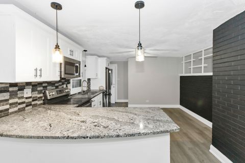 Tiny photo for Schaumburg, IL 60194 (MLS # 12653316)