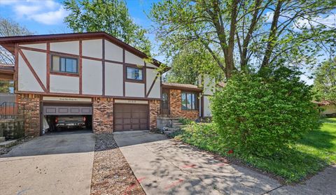 Photo of 2123 E Mill Stone Road #2123, Decatur, IL 62526 (MLS # 12633767)