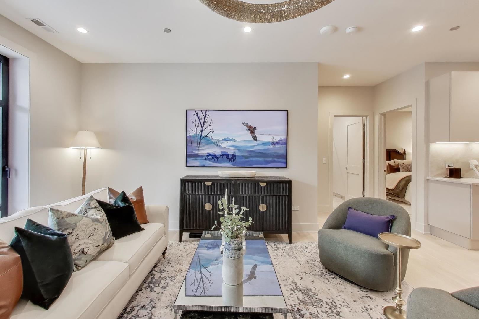 1317 N Western Avenue 202