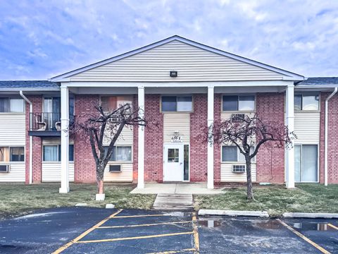 Photo of 659 E Fullerton Avenue #209, Glendale Heights, IL 60139 (MLS # 12546246)