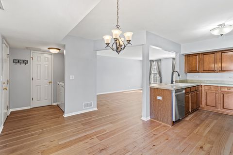 Tiny photo for 610 Four Seasons Boulevard, Aurora, IL 60504 (MLS # 12498992)