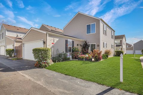 Tiny photo for 610 Four Seasons Boulevard, Aurora, IL 60504 (MLS # 12498992)