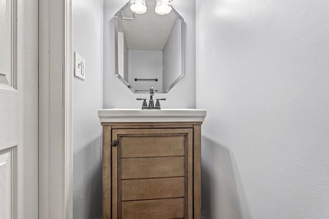 Tiny photo for 610 Four Seasons Boulevard, Aurora, IL 60504 (MLS # 12498992)