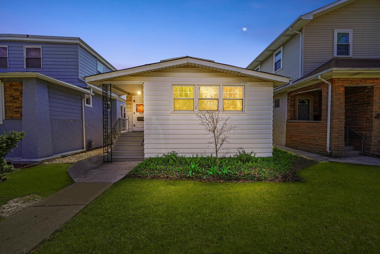 5227 W Pensacola Avenue