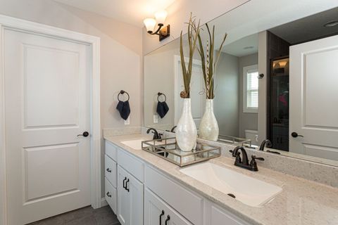 Tiny photo for 4411 Slate Creek Drive, Bettendorf, IA 52722 (MLS # 12636885)