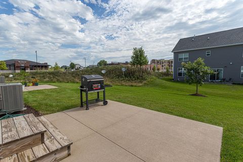 Tiny photo for 4411 Slate Creek Drive, Bettendorf, IA 52722 (MLS # 12636885)