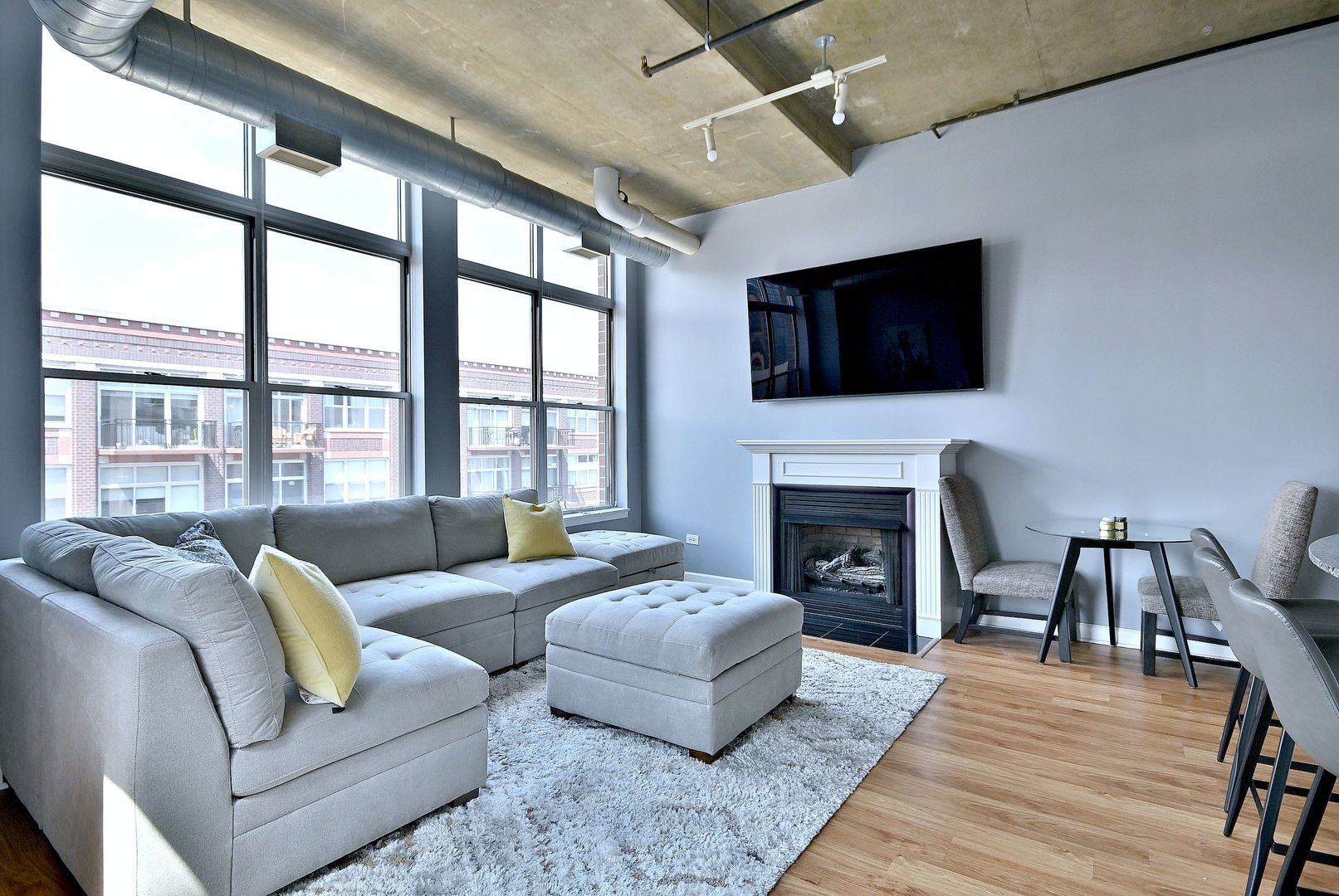 111 S Morgan Street 810