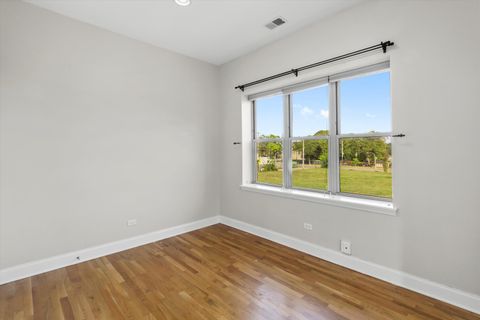 Tiny photo for 512 E Oakwood Boulevard #2, Chicago, IL 60653 (MLS # 12536013)