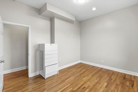 Tiny photo for 512 E Oakwood Boulevard #2, Chicago, IL 60653 (MLS # 12536013)