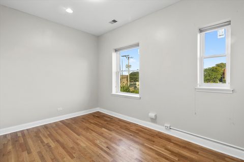 Tiny photo for 512 E Oakwood Boulevard #2, Chicago, IL 60653 (MLS # 12536013)