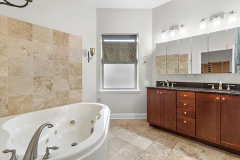 Tiny photo for 512 E Oakwood Boulevard #2, Chicago, IL 60653 (MLS # 12536013)