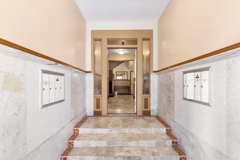 Tiny photo for 512 E Oakwood Boulevard #2, Chicago, IL 60653 (MLS # 12536013)