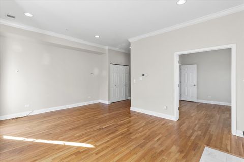 Tiny photo for 512 E Oakwood Boulevard #2, Chicago, IL 60653 (MLS # 12536013)