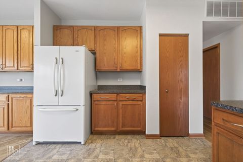 Tiny photo for 16501 Buckner Pond Way #16501, Crest Hill, IL 60403 (MLS # 12562440)