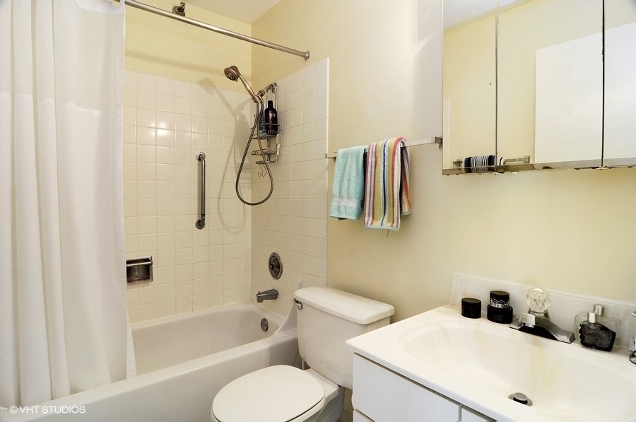 33 W Delaware Place 20E