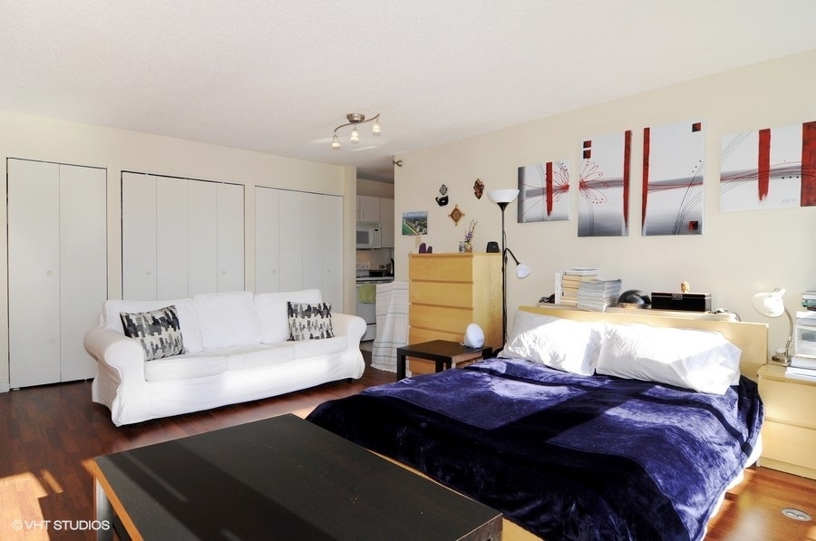 33 W Delaware Place 20E