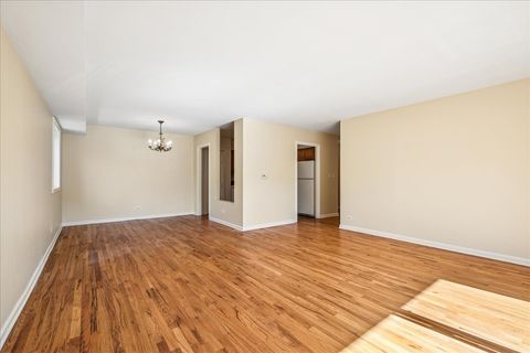 Tiny photo for 828 Oakton Street #3F, Evanston, IL 60202 (MLS # 12570818)
