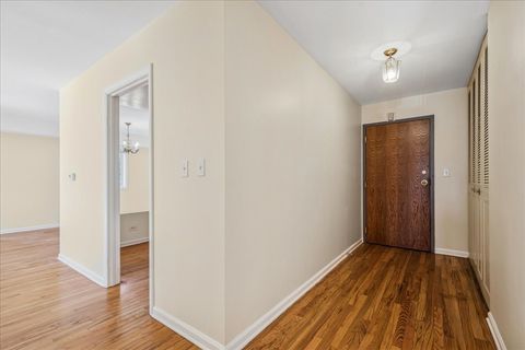 Tiny photo for 828 Oakton Street #3F, Evanston, IL 60202 (MLS # 12570818)