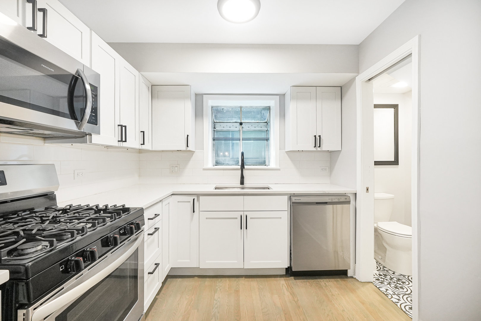 1512 W Diversey Parkway B